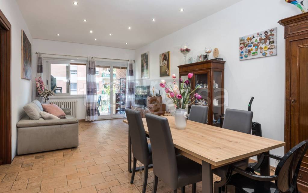 appartamento in vendita a Roma in zona EUR
