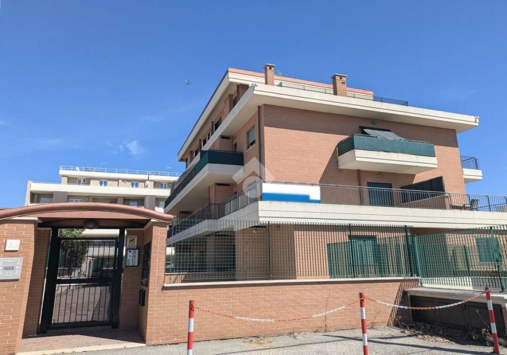 appartamento in vendita a Roma in zona Giardini di Corcolle