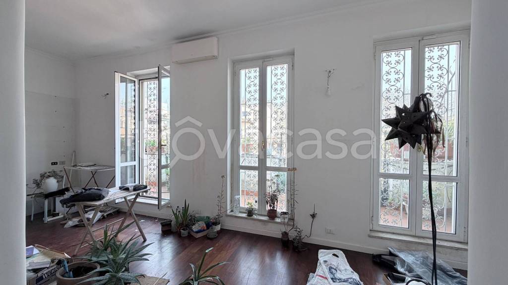 appartamento in vendita a Roma in zona Trevi-Colonna