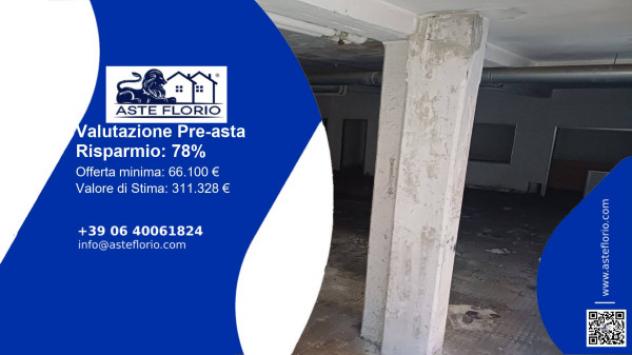 locale commerciale in vendita a Roma in zona Giuliano Dalmata