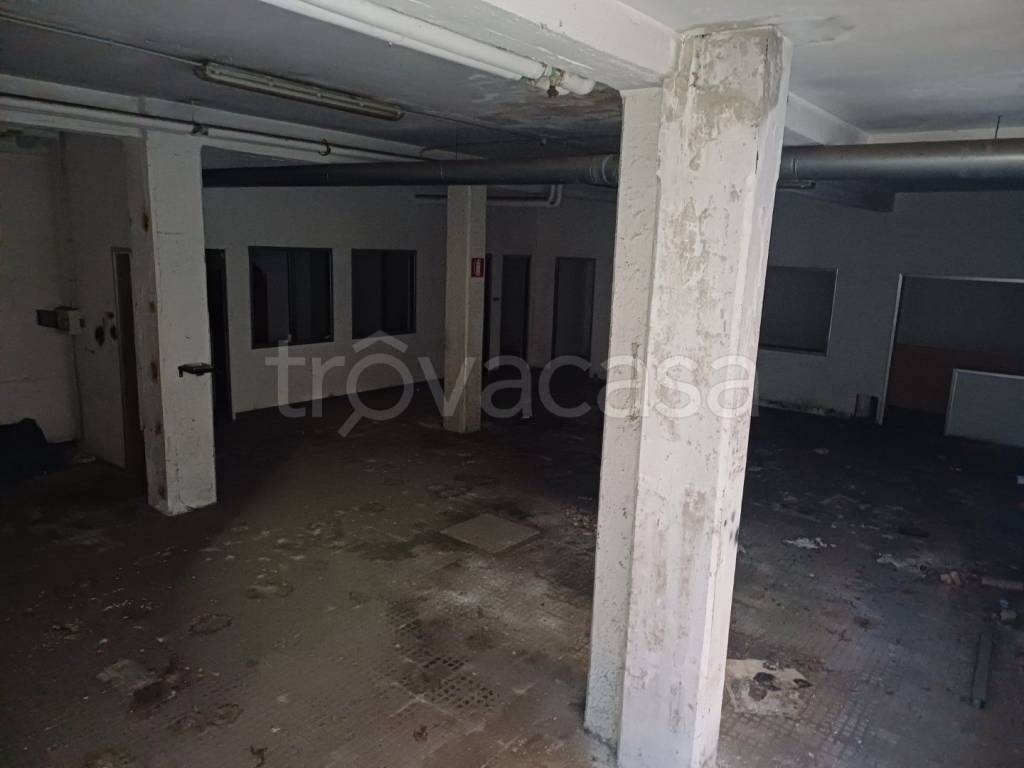 locale commerciale in vendita a Roma in zona Giuliano Dalmata