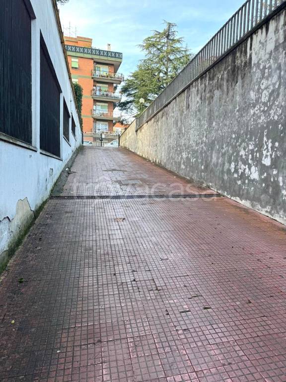 ufficio in vendita a Roma in zona Alessandrino