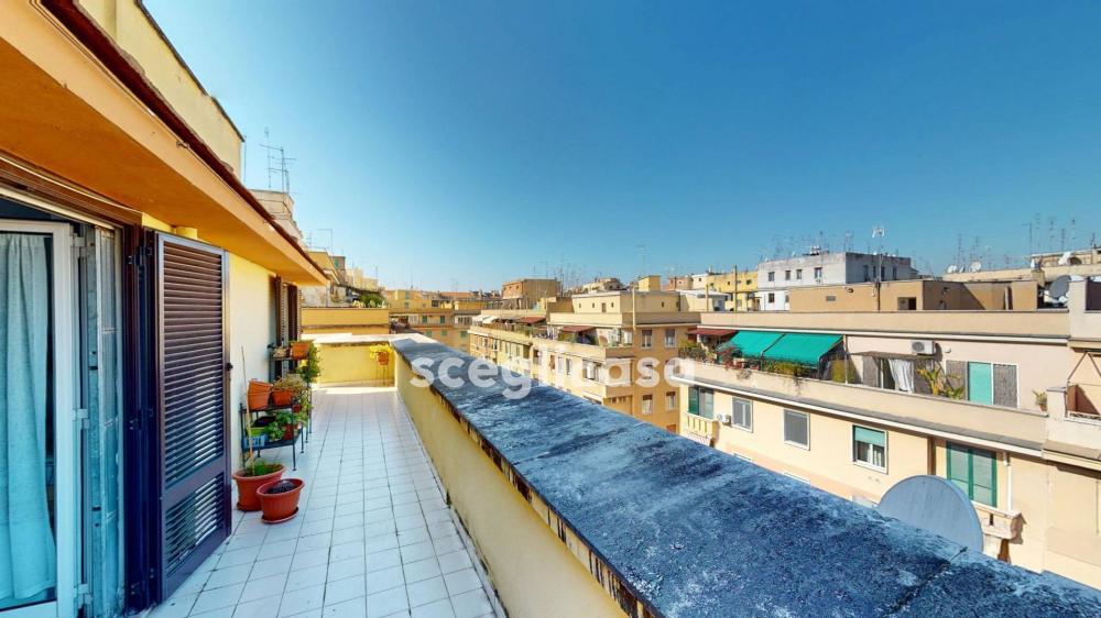 appartamento in vendita a Roma in zona Lunghezza