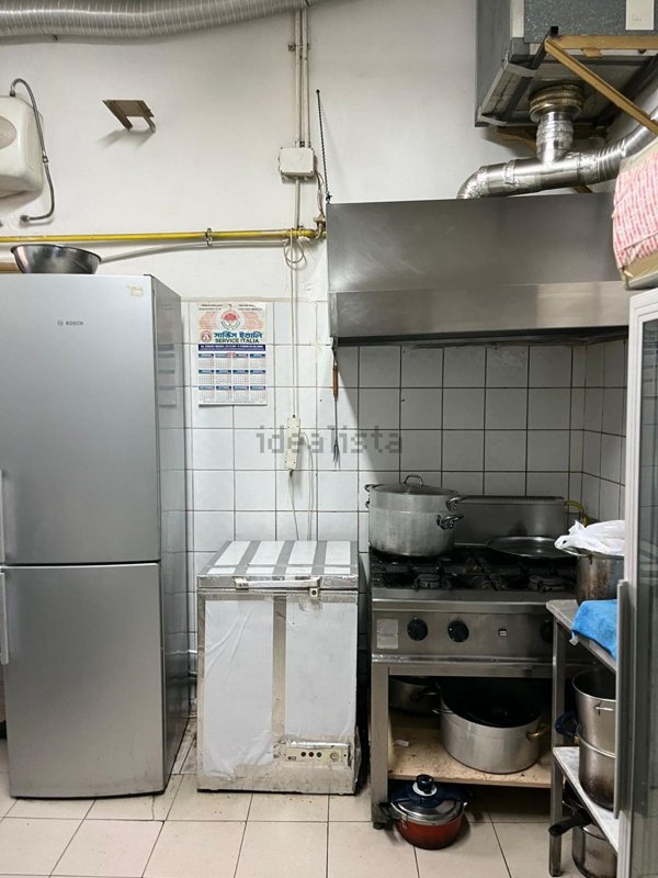 locale commerciale in vendita a Roma