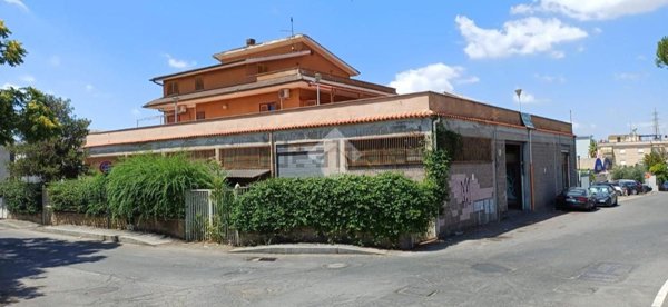 intera palazzina in vendita a Roma in zona Romanina