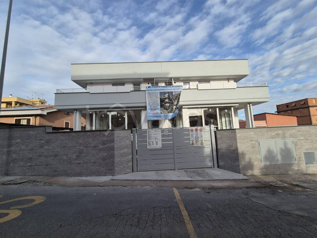 casa indipendente in vendita a Roma in zona Torre Angela