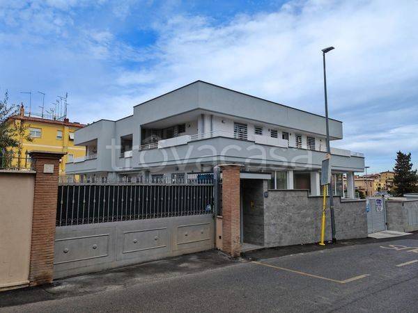 casa indipendente in vendita a Roma in zona Torre Angela