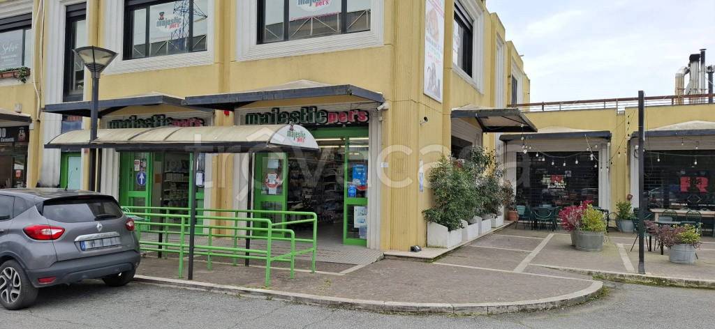 negozio in vendita a Roma in zona Ponte Mammolo