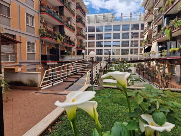 appartamento in vendita a Roma in zona Ardeatino