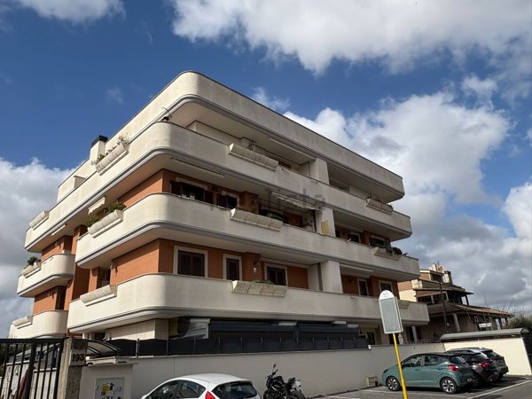 appartamento in vendita a Roma in zona Selva Candida