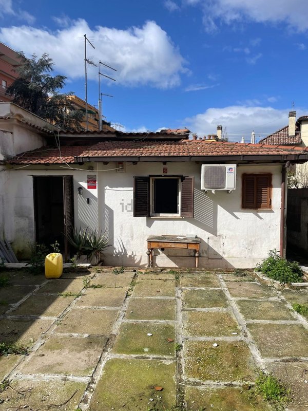 casa indipendente in vendita a Roma in zona Prenestino-Labicano