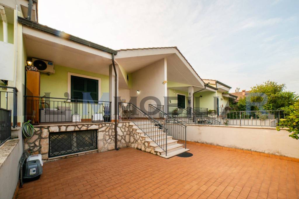 casa indipendente in vendita a Roma in zona Ardeatino