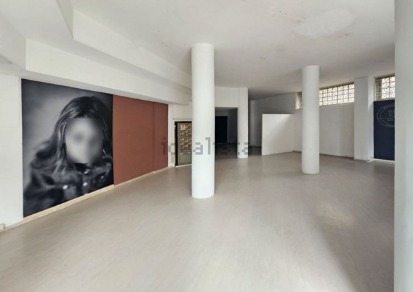 locale commerciale in vendita a Roma in zona Portuense