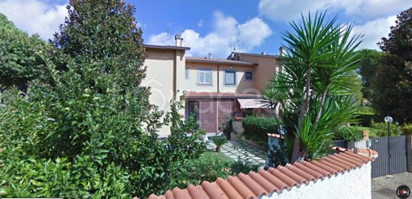 casa indipendente in vendita a Roma in zona Casal Palocco