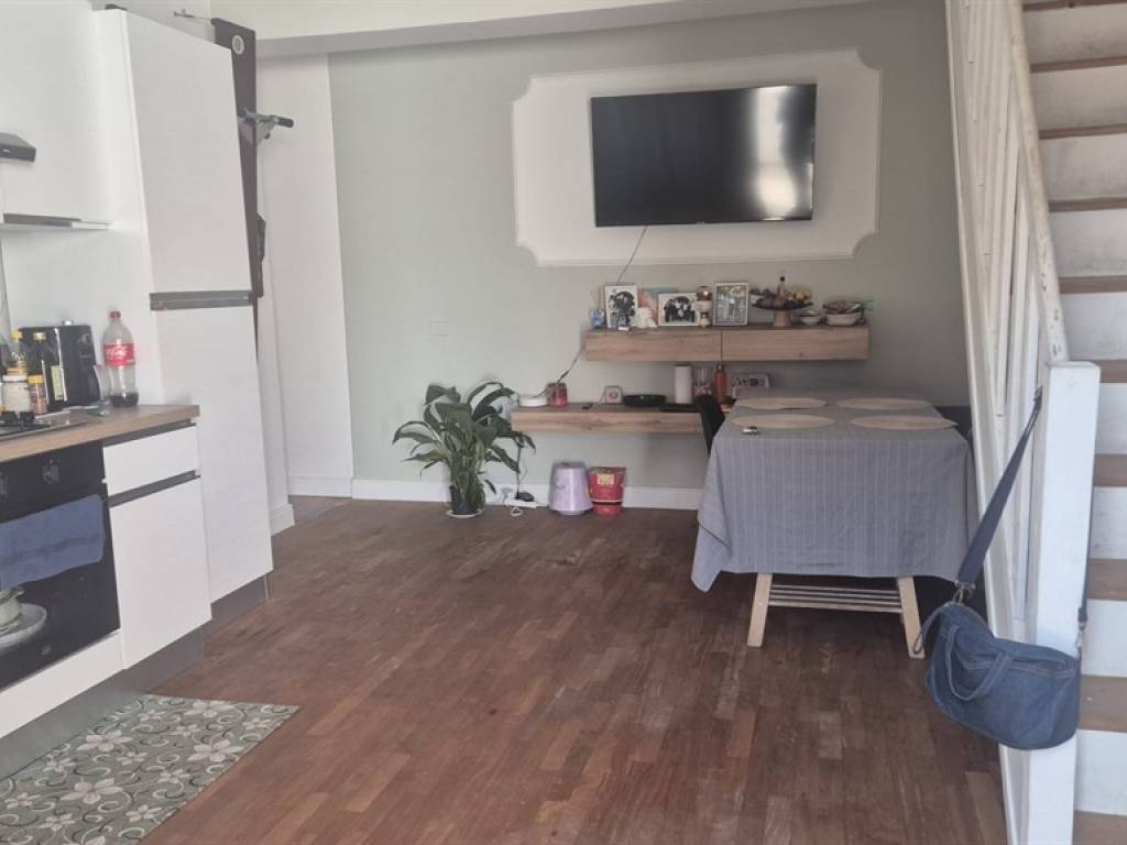 appartamento in vendita a Roma in zona Lago Regillo