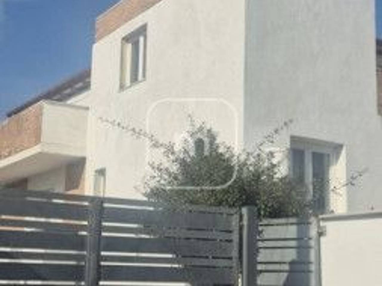 appartamento in vendita a Roma in zona Lago Regillo