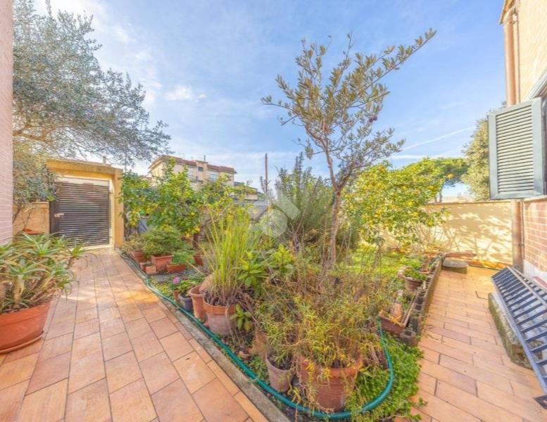 casa indipendente in vendita a Roma in zona Cinquina
