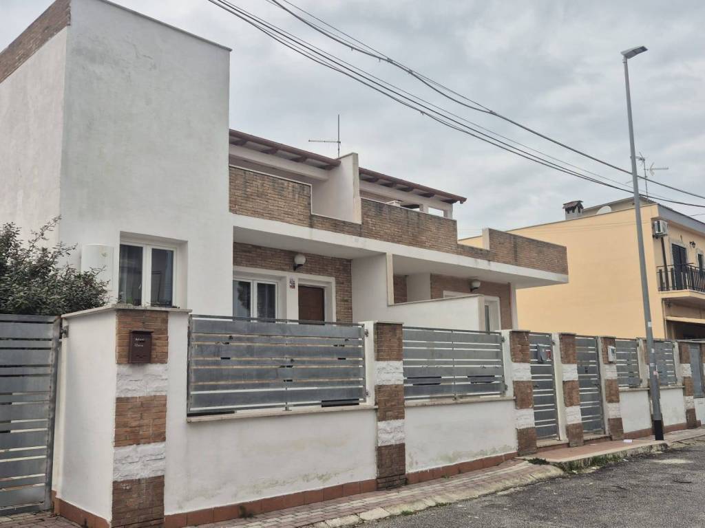 casa indipendente in vendita a Roma in zona Borghesiana