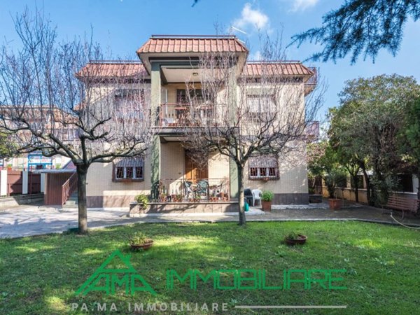 casa indipendente in vendita a Roma in zona Finocchio