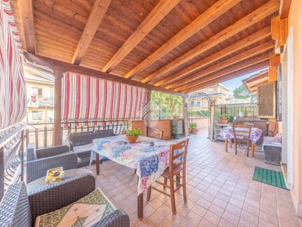 casa indipendente in vendita a Roma in zona Finocchio