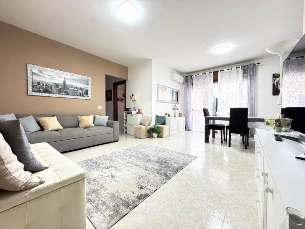 appartamento in vendita a Roma in zona Fonte Laurentina