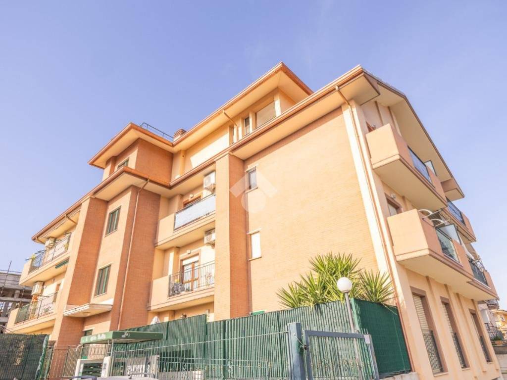 appartamento in vendita a Roma in zona Castelverde