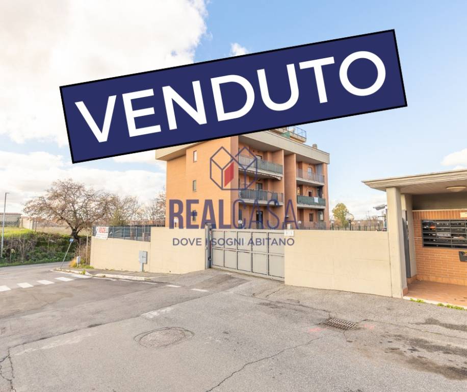 appartamento in vendita a Roma in zona Lunghezza