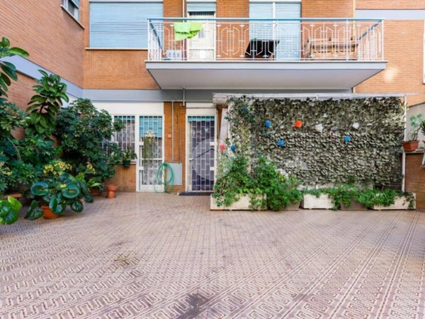 appartamento in vendita a Roma in zona Ostiense