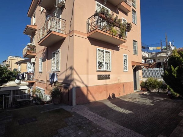 appartamento in vendita a Roma in zona Tomba di Nerone