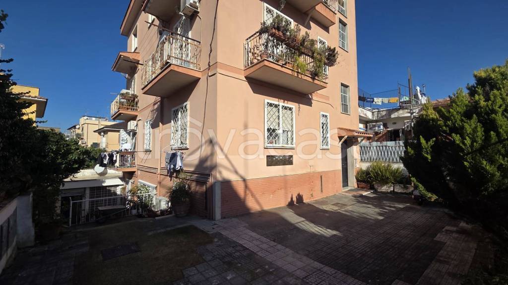 appartamento in vendita a Roma in zona Tomba di Nerone