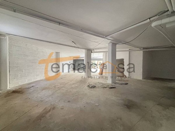 locale di sgombero in vendita a Roma in zona Tor Bella Monaca