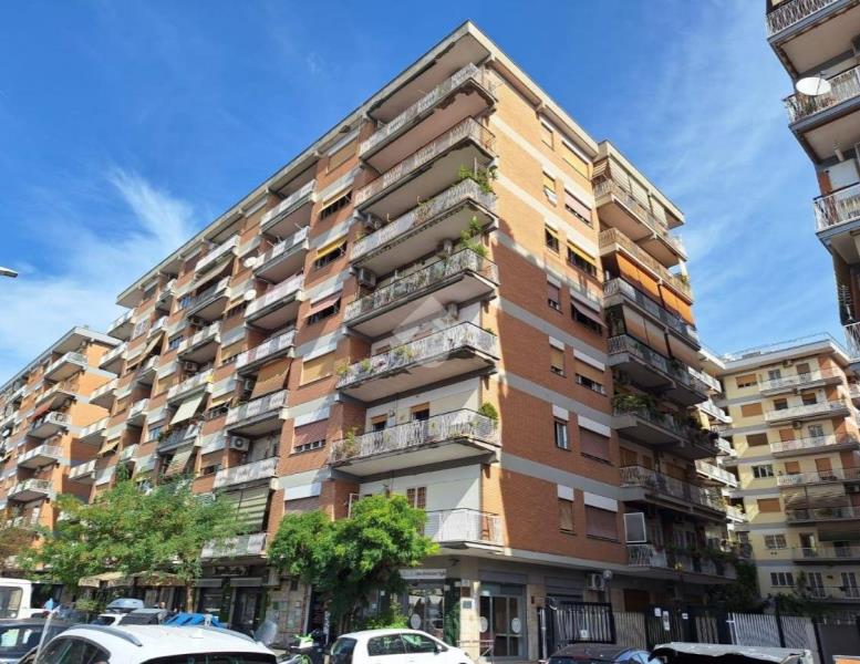 appartamento in vendita a Roma in zona Tuscolano