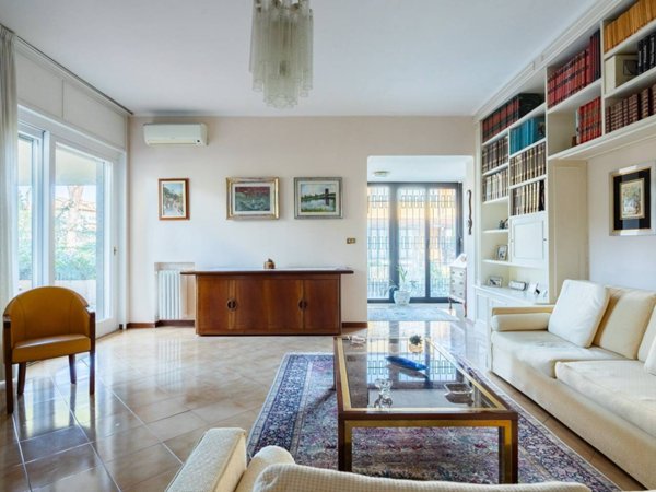 casa indipendente in vendita a Roma in zona Casal Palocco