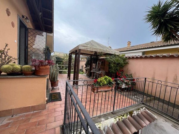 casa indipendente in vendita a Roma in zona Infernetto