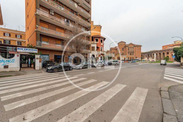 casa indipendente in vendita a Roma in zona Tuscolano