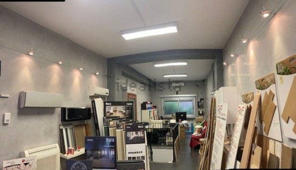 locale commerciale in vendita a Roma in zona Rione Prati