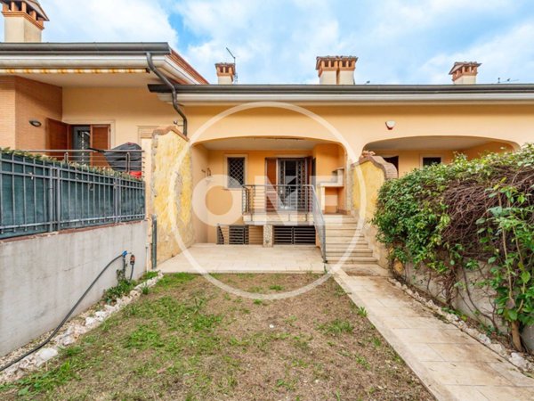 casa indipendente in vendita a Roma in zona Ponte di Nona