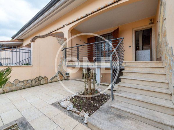 casa indipendente in vendita a Roma
