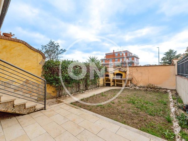 casa indipendente in vendita a Roma