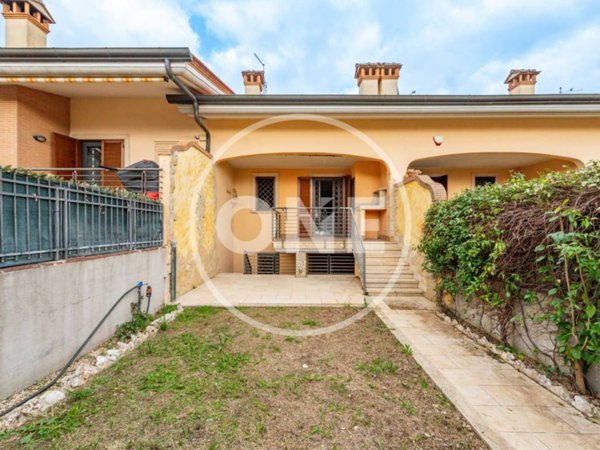 casa indipendente in vendita a Roma