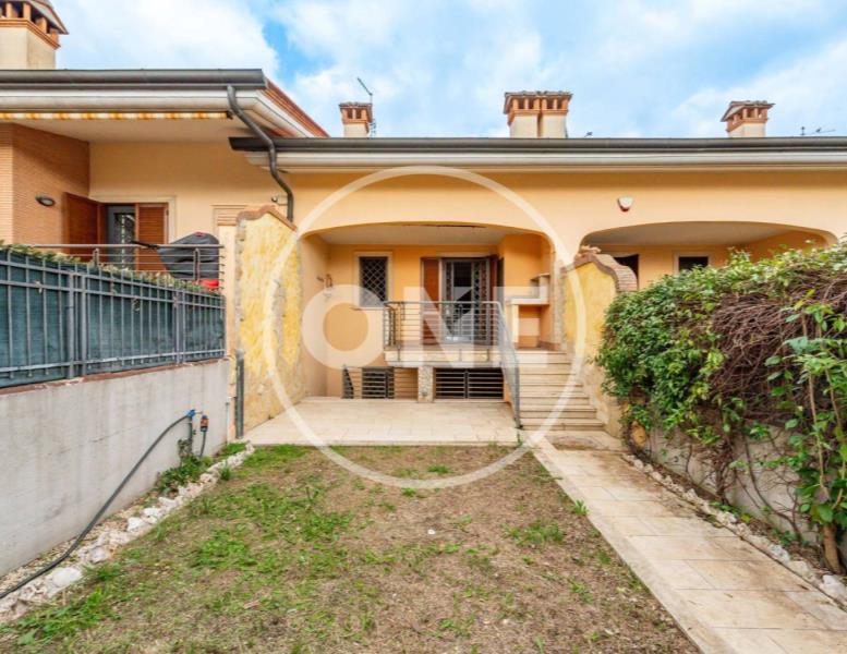 casa indipendente in vendita a Roma in zona Ponte di Nona