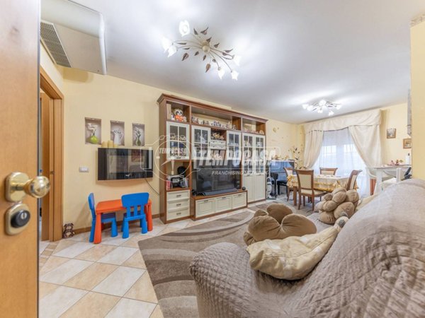 appartamento in vendita a Roma in zona Osteria del Curato