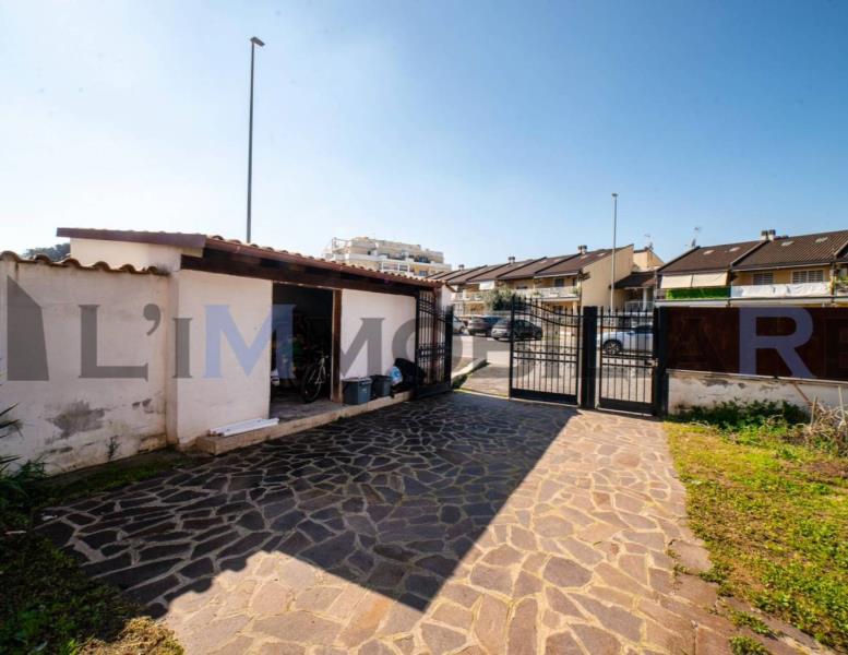 casa indipendente in vendita a Roma in zona Infernetto