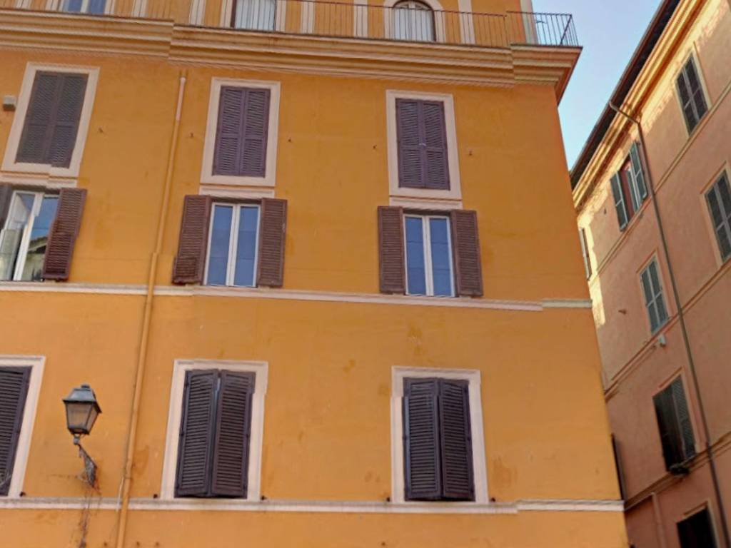 appartamento in vendita a Roma in zona Parione/Sant'Eustachio