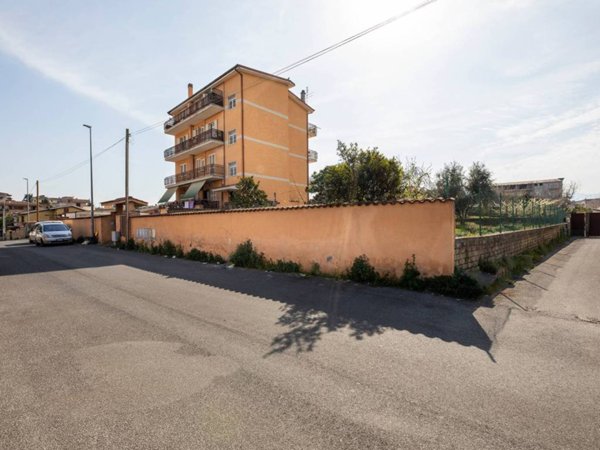locale di sgombero in vendita a Roma in zona Finocchio