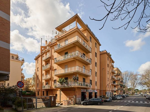 appartamento in vendita a Roma in zona Ardeatino