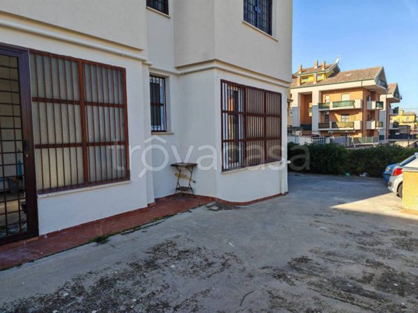 appartamento in vendita a Roma in zona Torre Angela