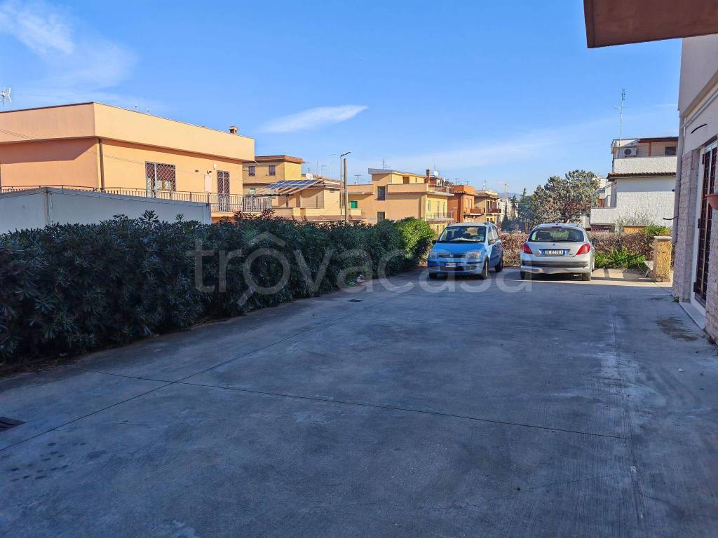 appartamento in vendita a Roma in zona Torre Angela