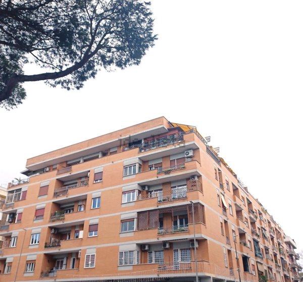 appartamento in vendita a Roma in zona Ostia