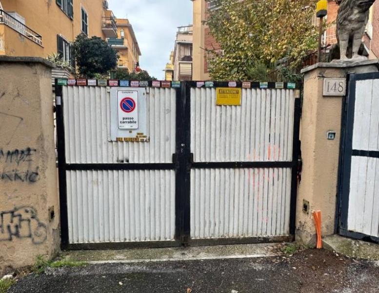 locale di sgombero in vendita a Roma in zona Prenestino-Centocelle